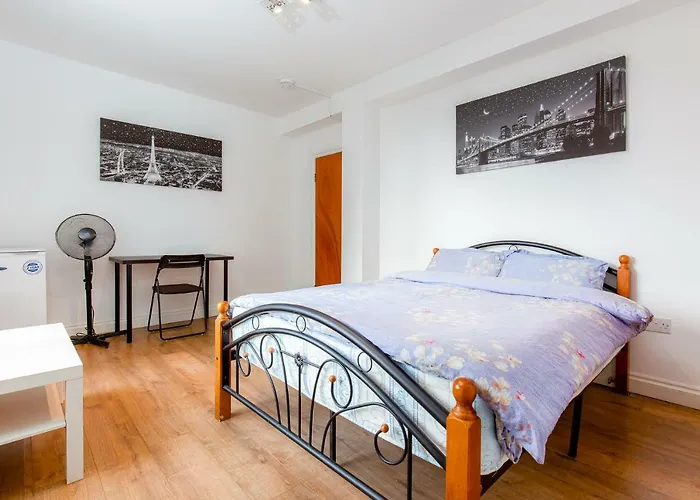 Broxbourne Guest House